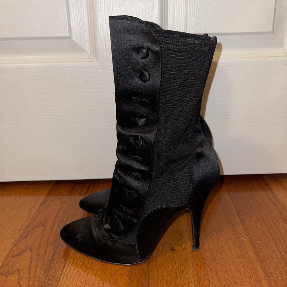 Iconic GIUSEPPE x BALMAIN satin boots